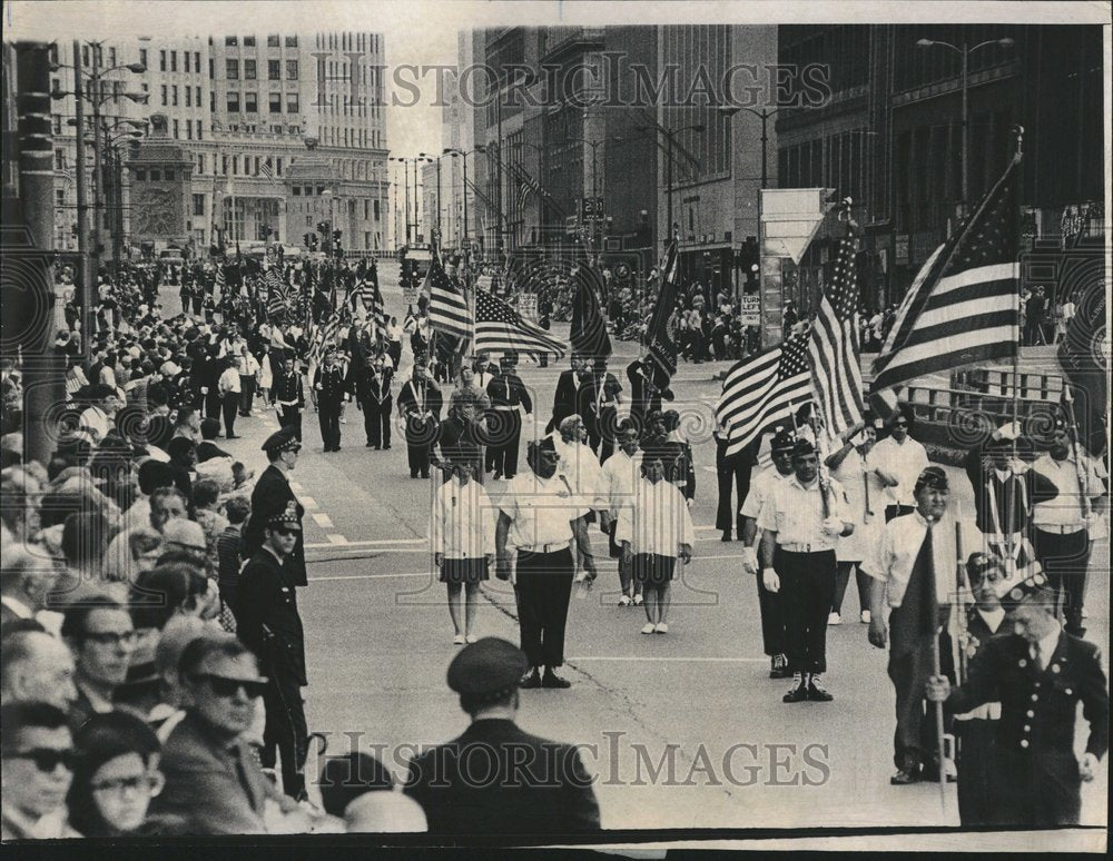 1970 Parade Honor War Dead Veterans Dozen - Historic Images