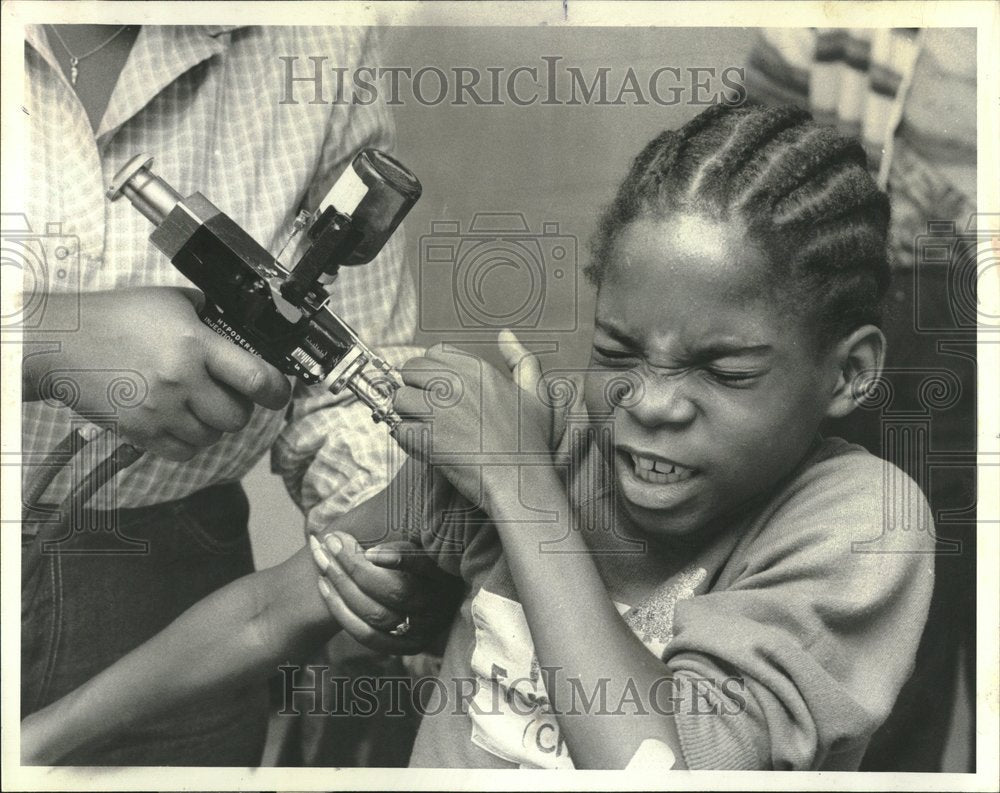 1980 Quentin Williamson Shot Vaccine School - Historic Images