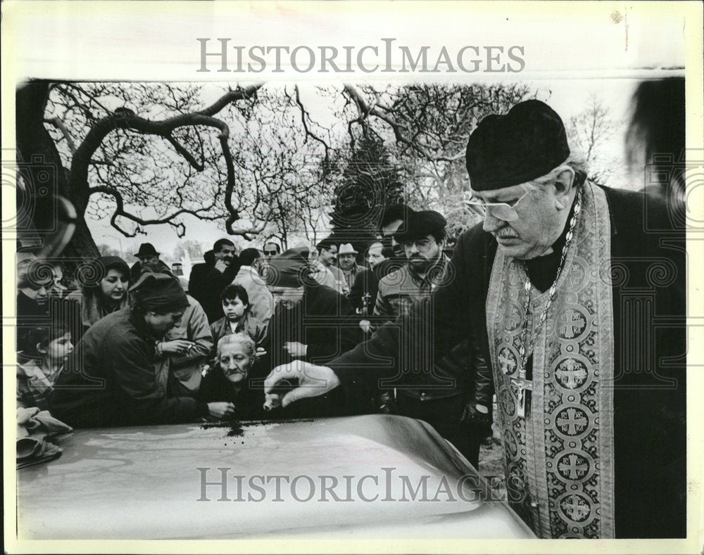 1986 Steve Evans Coffin Widow Ann Priest - Historic Images