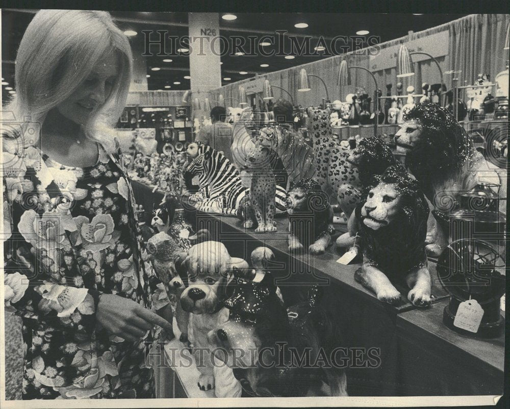 1974 Gift Show Coral Overby Animal Kingdom - Historic Images