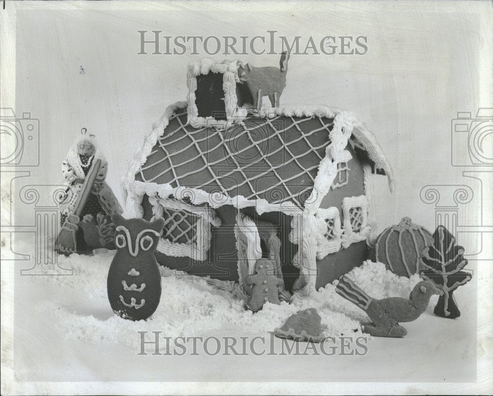 1981 Gingerbread House Table Top Decoration - Historic Images