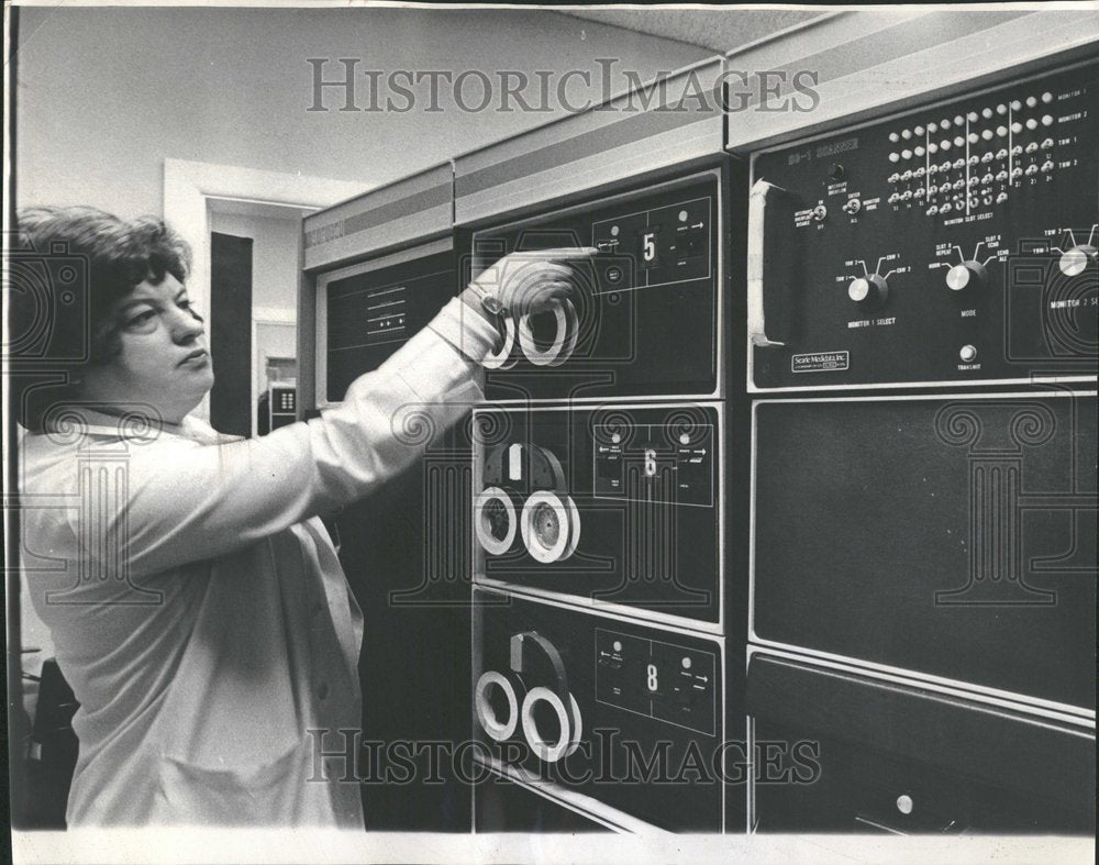 1973 Press Photo Beatrice Kaplan Portes Cancer Center