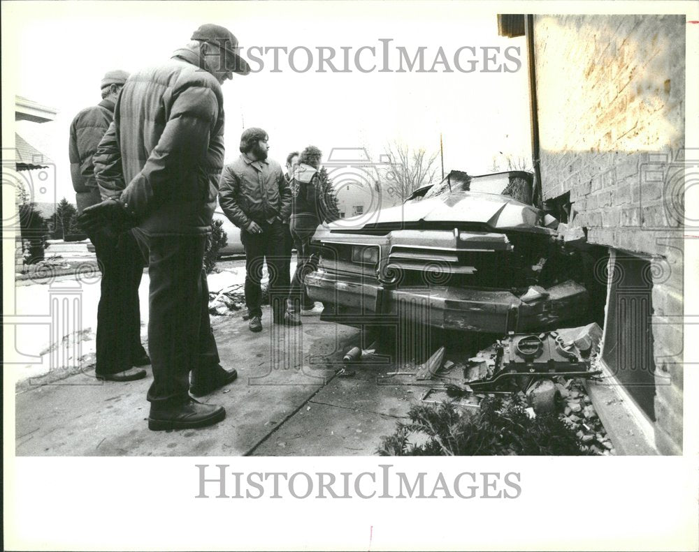 1984 Car Hits House In Chicago - Historic Images