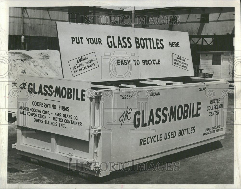 1971 Glass mobile glass collection unit - Historic Images