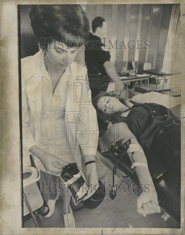 1975 Sharon Zasadil Blood Mary Carr - Historic Images