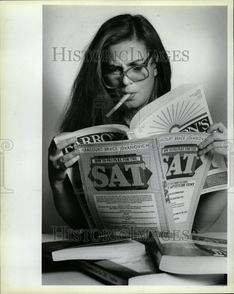 1982 Model College Entrance Exams Material - Historic Images