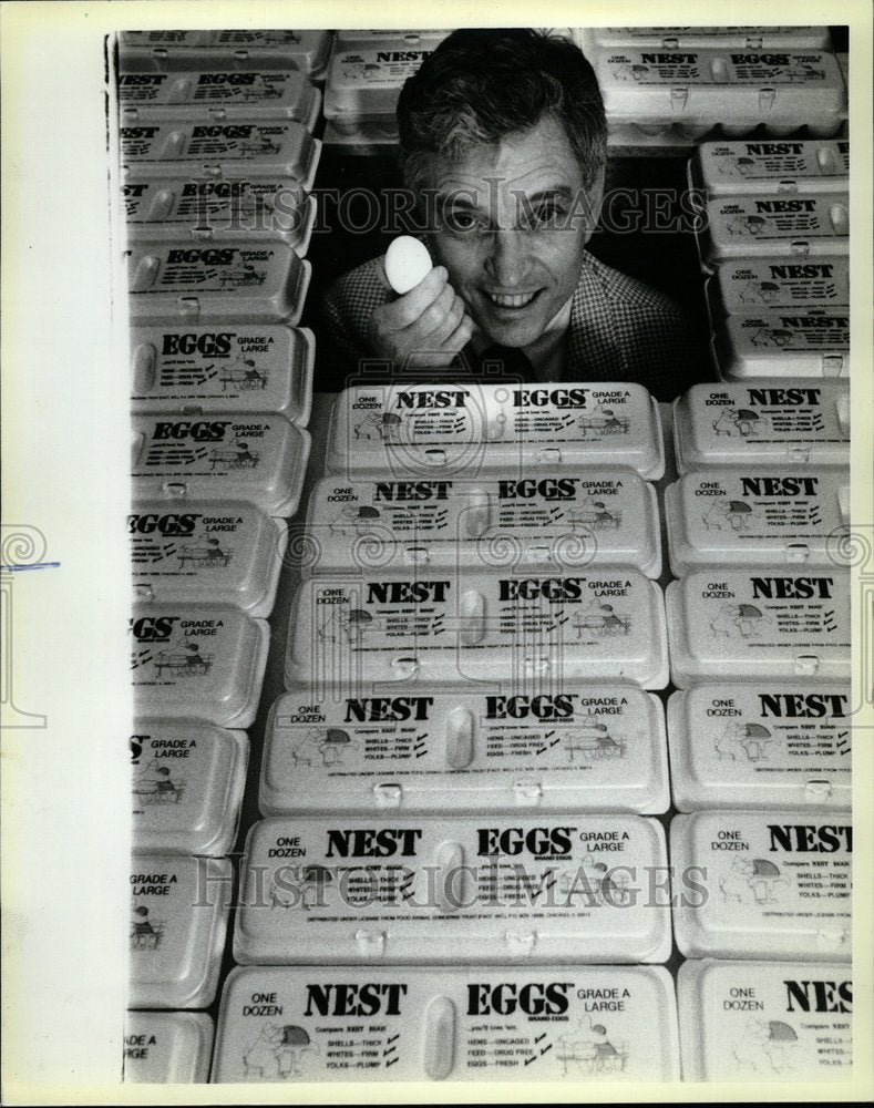 1985 Bob Brown Egg Manufacturing Organic - Historic Images