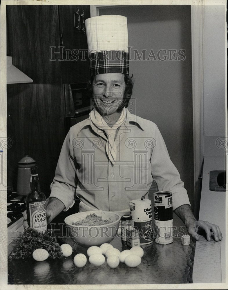 1977 Stuart Cummings Egg Recipe Scotch - Historic Images