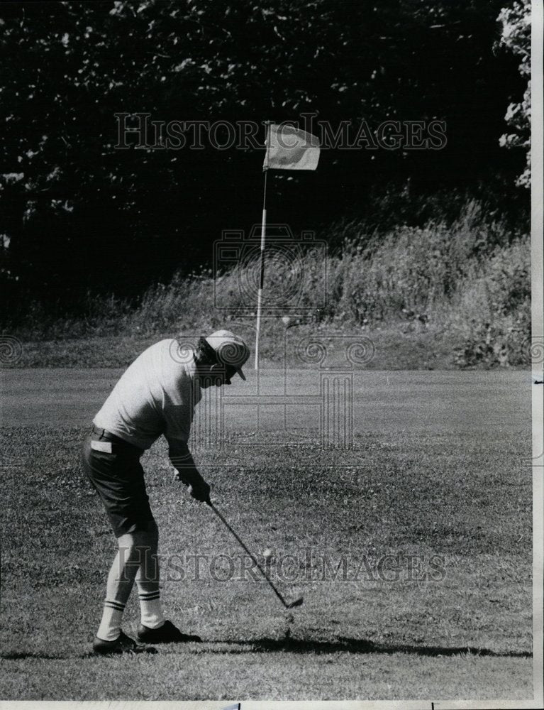 1974 golfers Edgebrook Golf Course hole - Historic Images