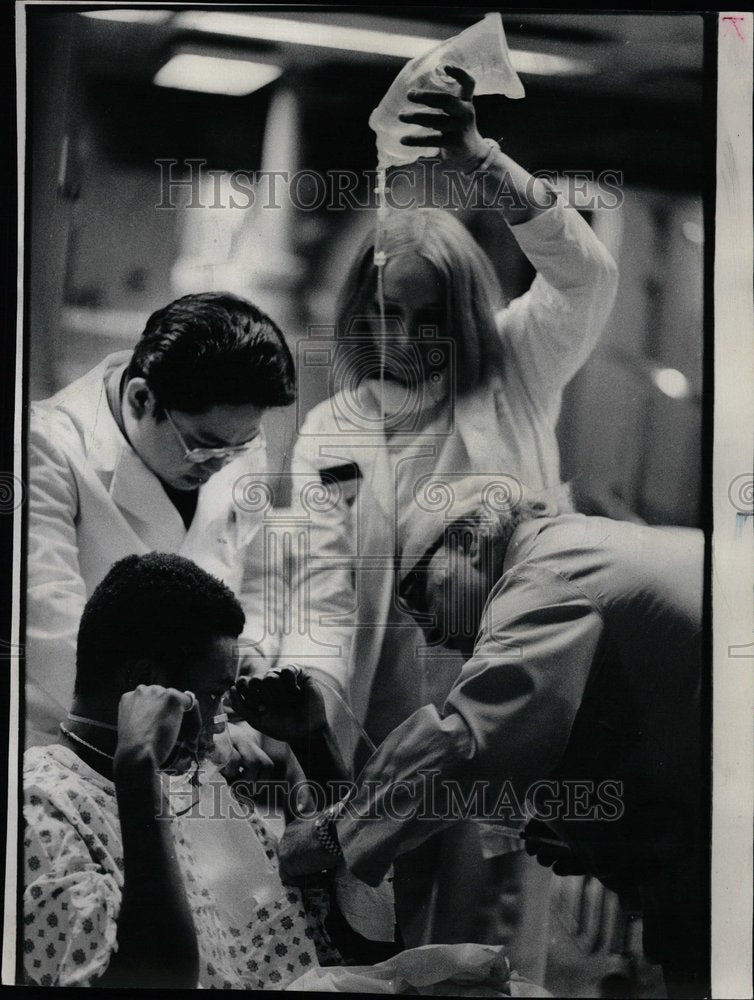 1975 Wade Palmer Hyberbaric Chamber Oxygen - Historic Images