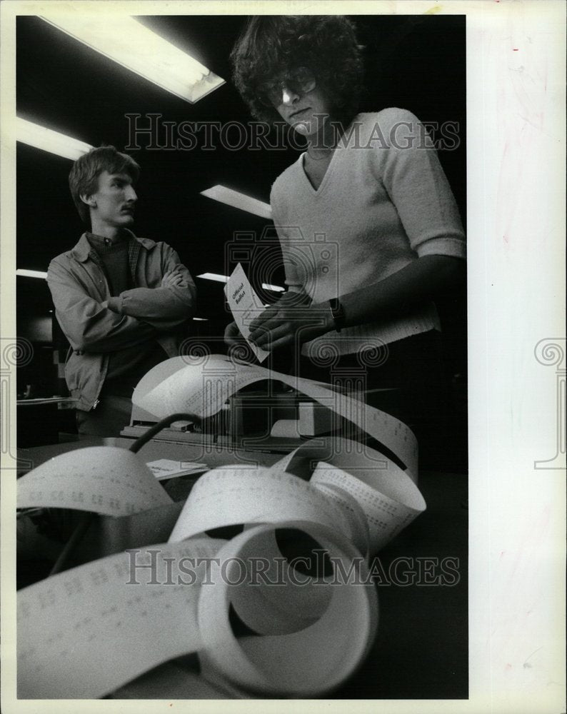 1982 Ballots Counting Machine Poll Worker - Historic Images