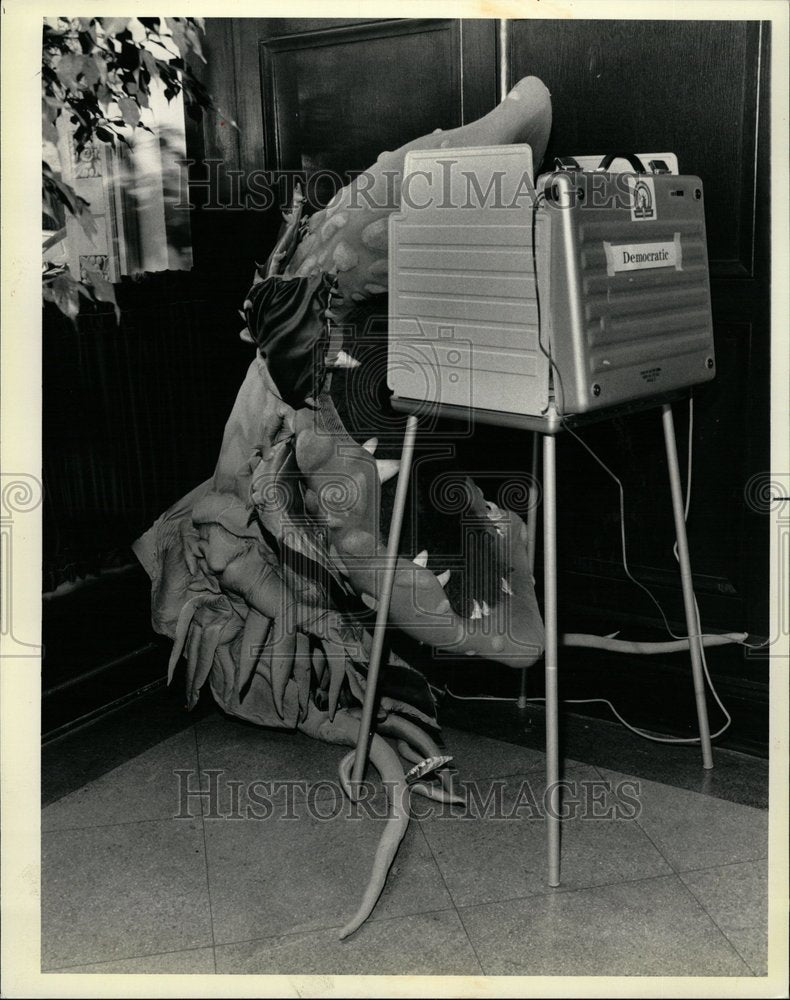 1987 Little Shop Of Horrors Plant Voting - Historic Images