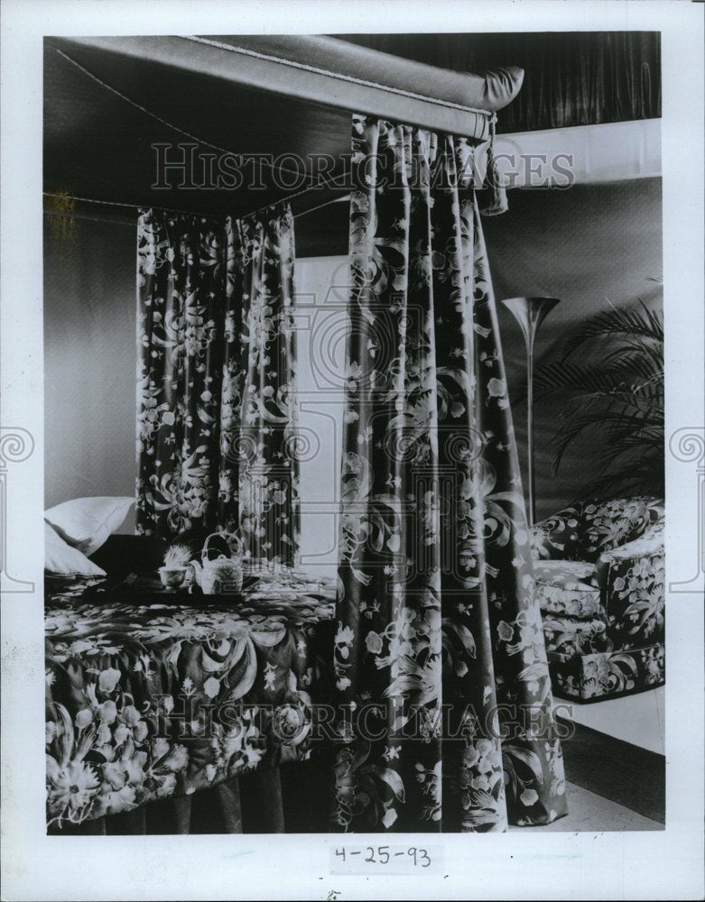 1993 Master Bedroom Home Decor Fashion - Historic Images