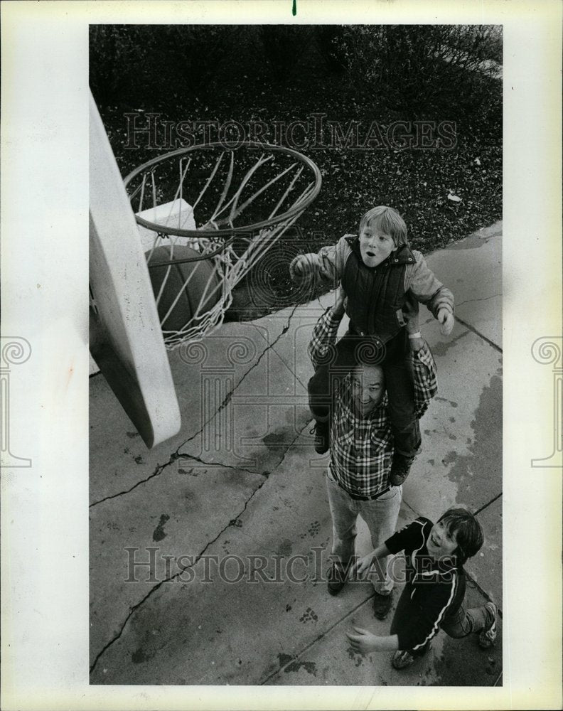 1983 Divorced Fathers&#39; Rights Advocacy - Historic Images