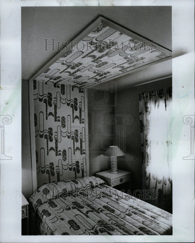 1977 Sheffield Manor Model Home Canopy Bed - Historic Images