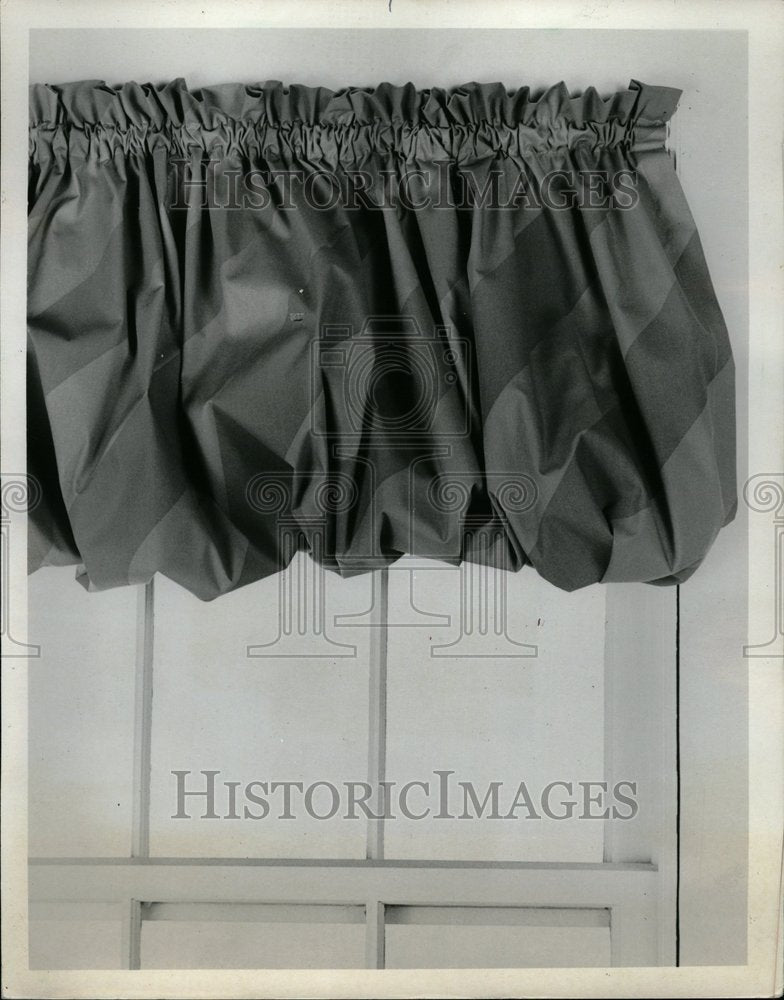 1982 Expending On Ballon Curtain Fabric Two - Historic Images