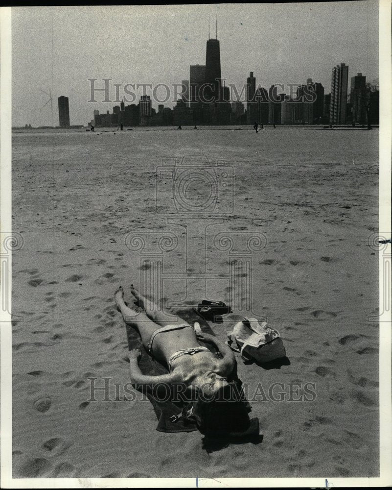 1978 Chicago Sun North Ave Beach Sunbathing - Historic Images