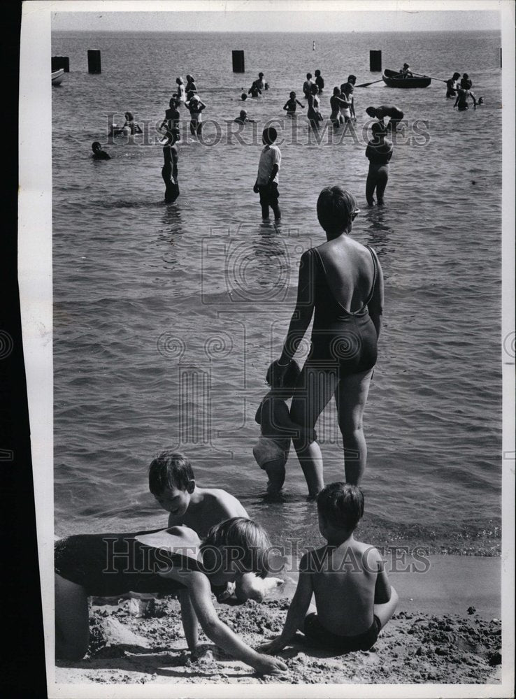 1968 Chicago Beaches North Ave. Beach Sun - Historic Images