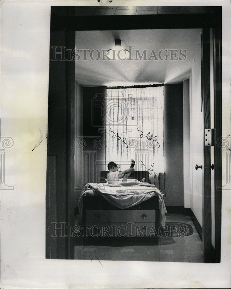 1962 Aydy Home Layout PrivateRoom Crowd Boy - Historic Images