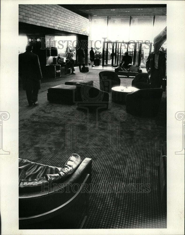 1978 Chicago Area Hotel British Made Carpet - Historic Images