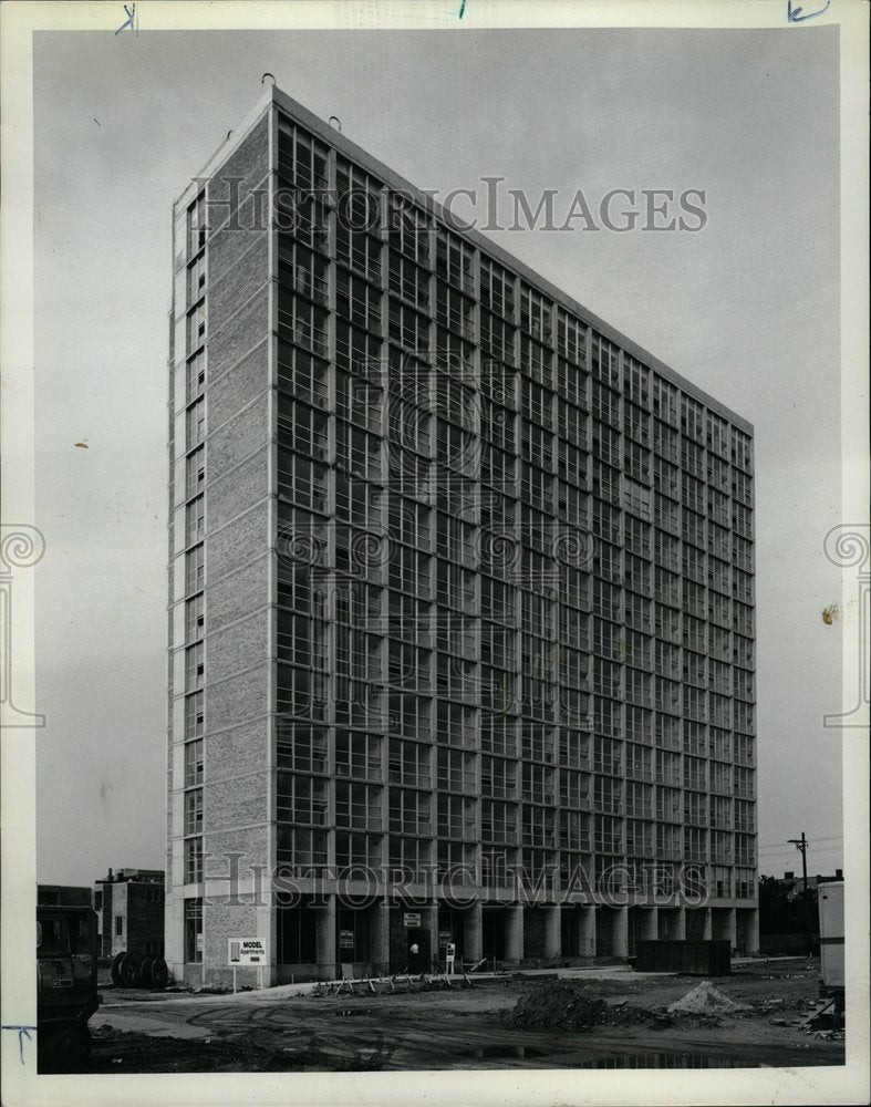 1974 Woodlawn Jackson Park Terrace Highrise - Historic Images