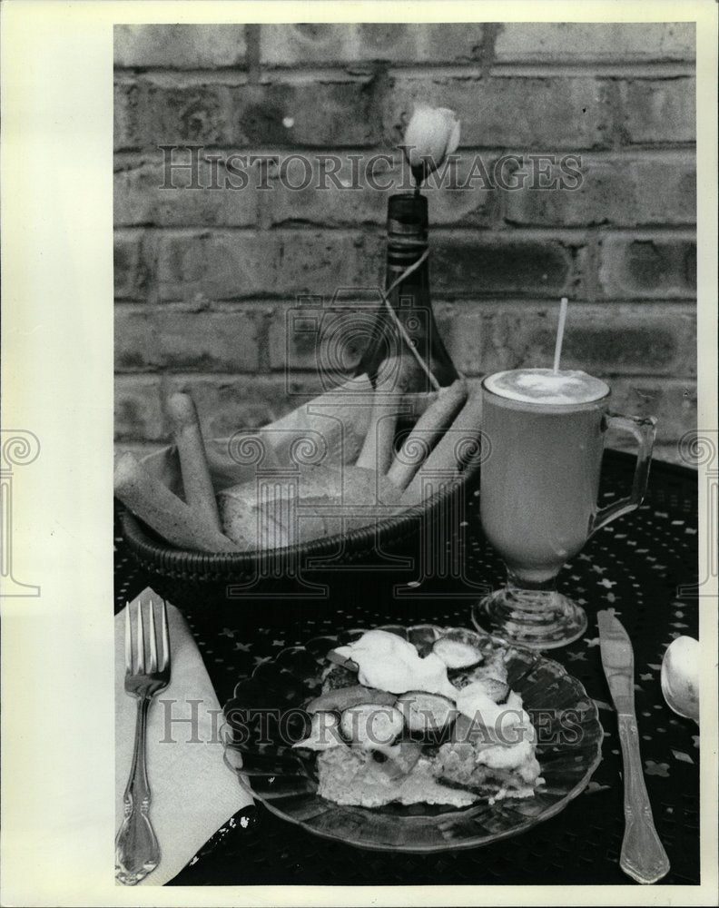 1982 Zucchini Frittata Brunch Display - Historic Images