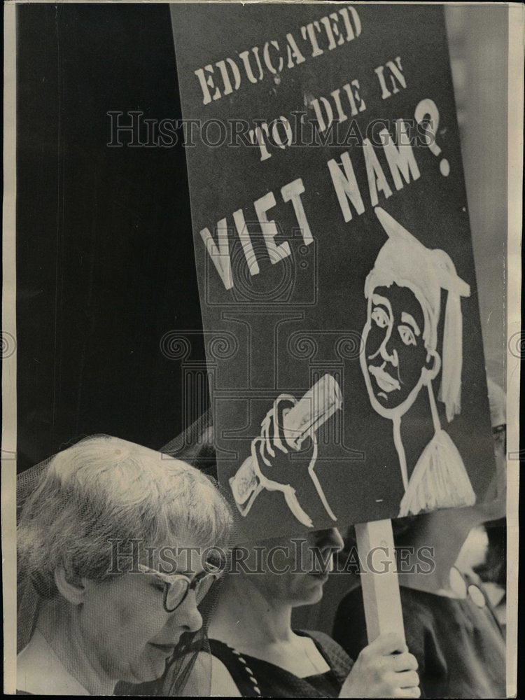 1965 Women Peace Activist United States - Historic Images