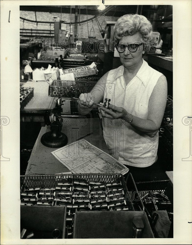 1977 West Pullman Plant Worker Drll Press - Historic Images