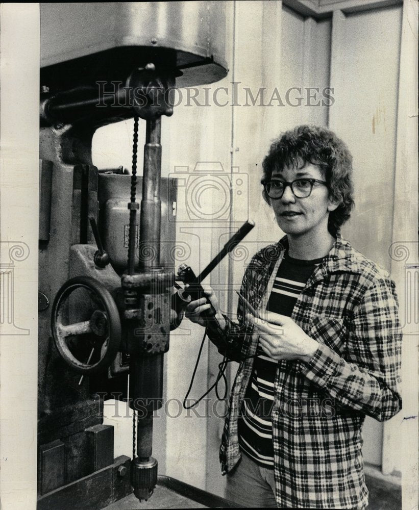 1977 Carolyn Miller Apprentice Electrician - Historic Images