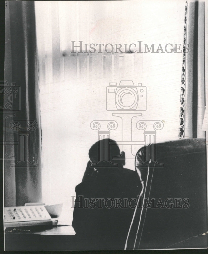 1966 President Lyndon Johnson at his desk - Historic Images