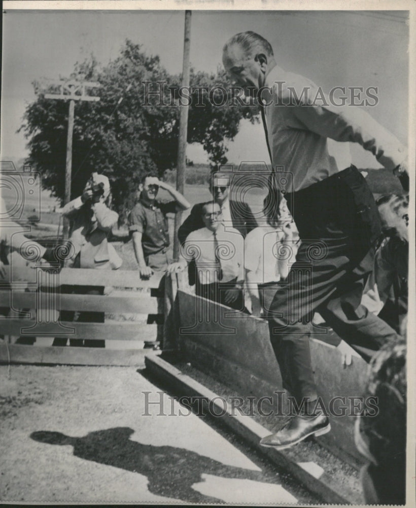 1966 President Lyndon Johnson At Pig Farm - Historic Images