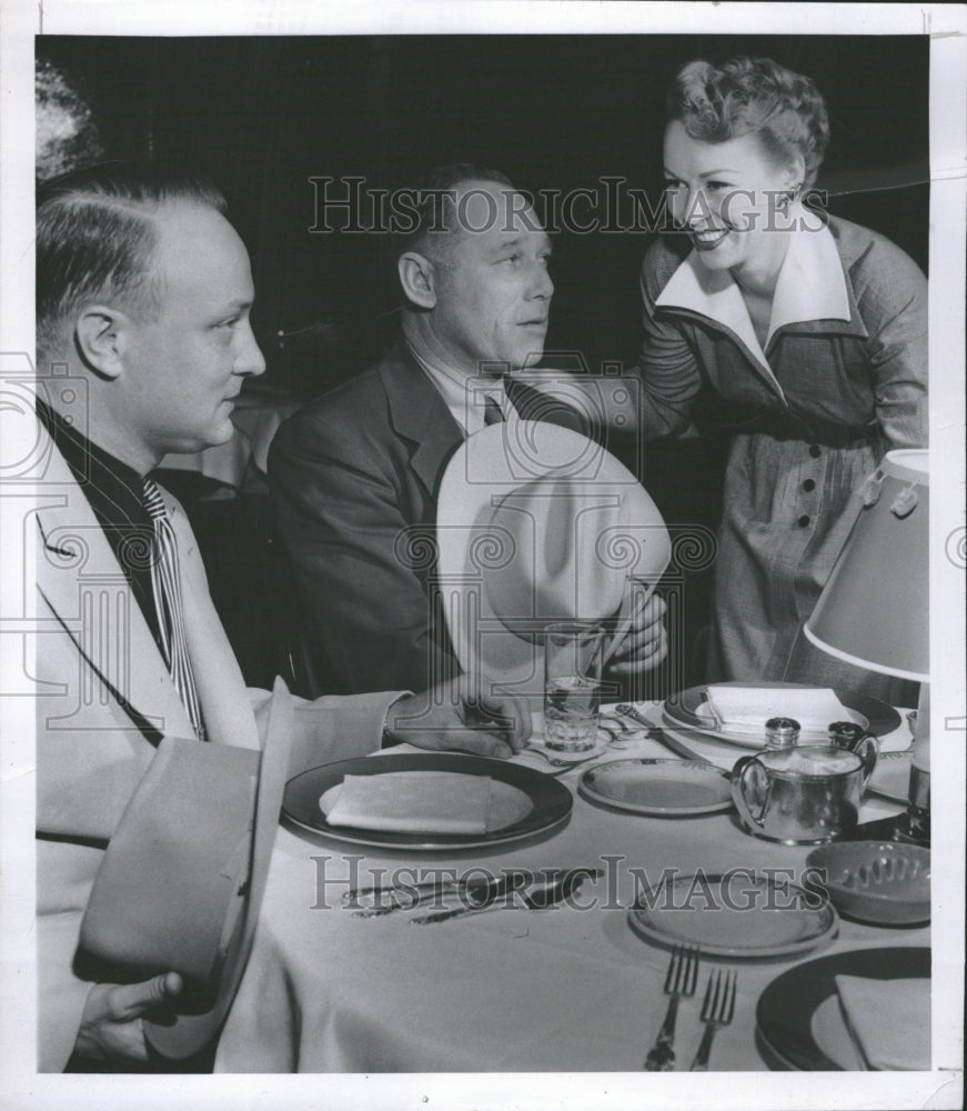 1951 Singer Evelyn Knight greets fans - Historic Images