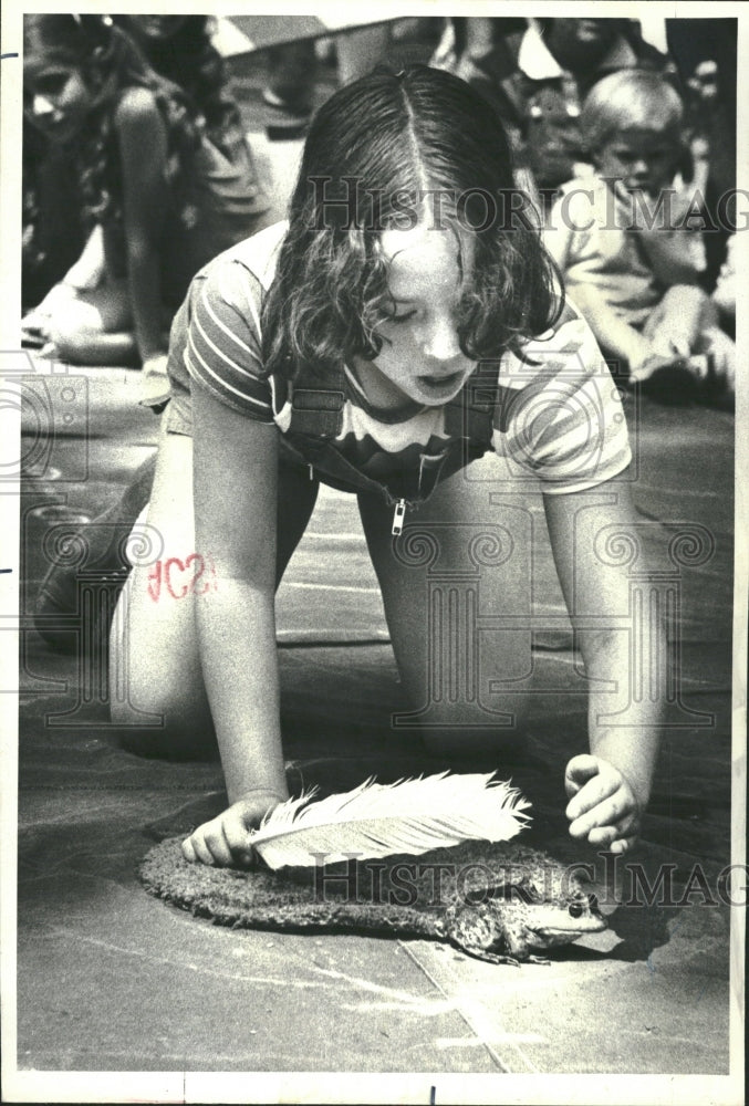 1978 Cynthia Ludlow Trys Charlies Frog Jump - Historic Images