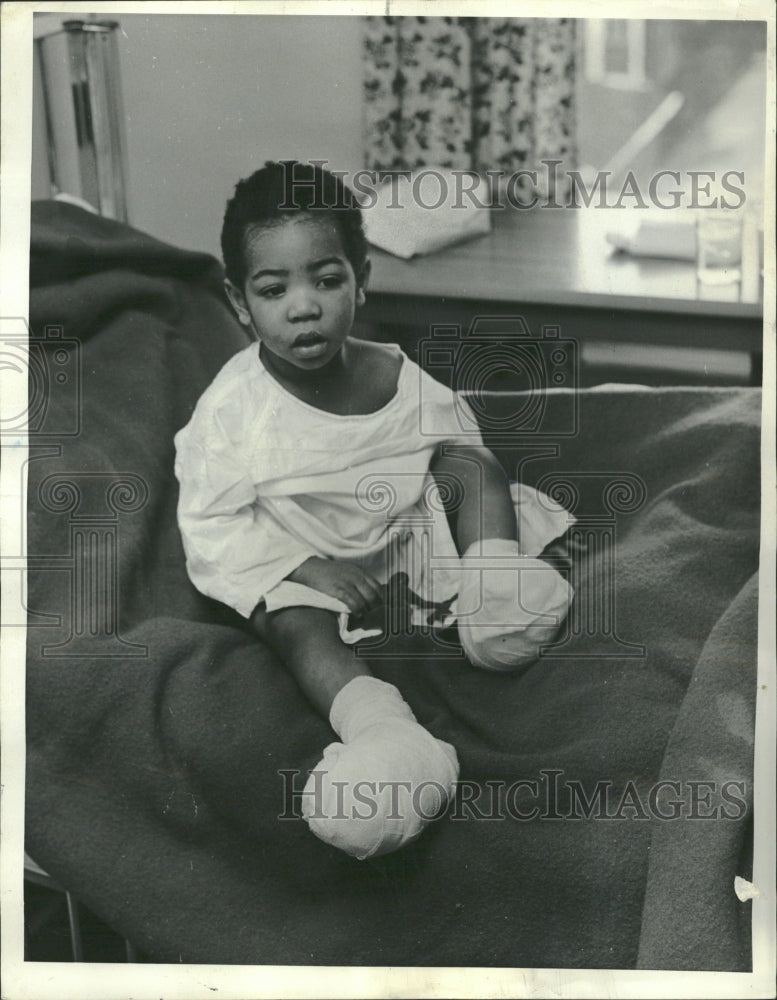 1965 Out Barefoot 4 Year Below Donald Spann - Historic Images