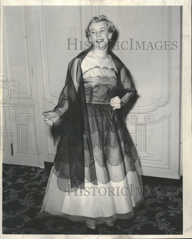 1953 Ann Bunnell Model Fashion Dress Winner - Historic Images