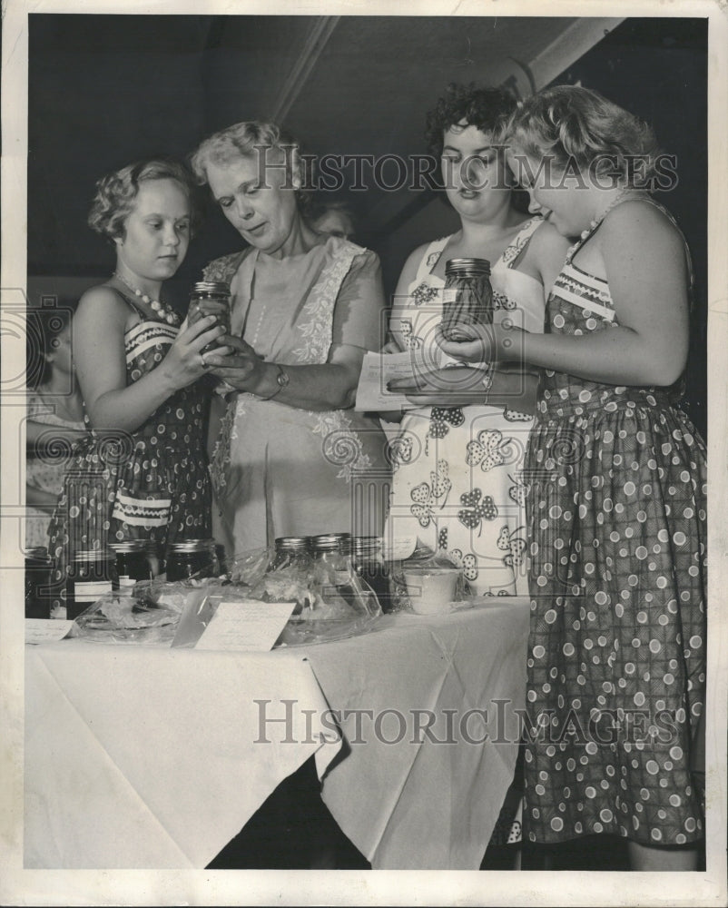 1950 Marilyn Petersen Young Winners Food - Historic Images