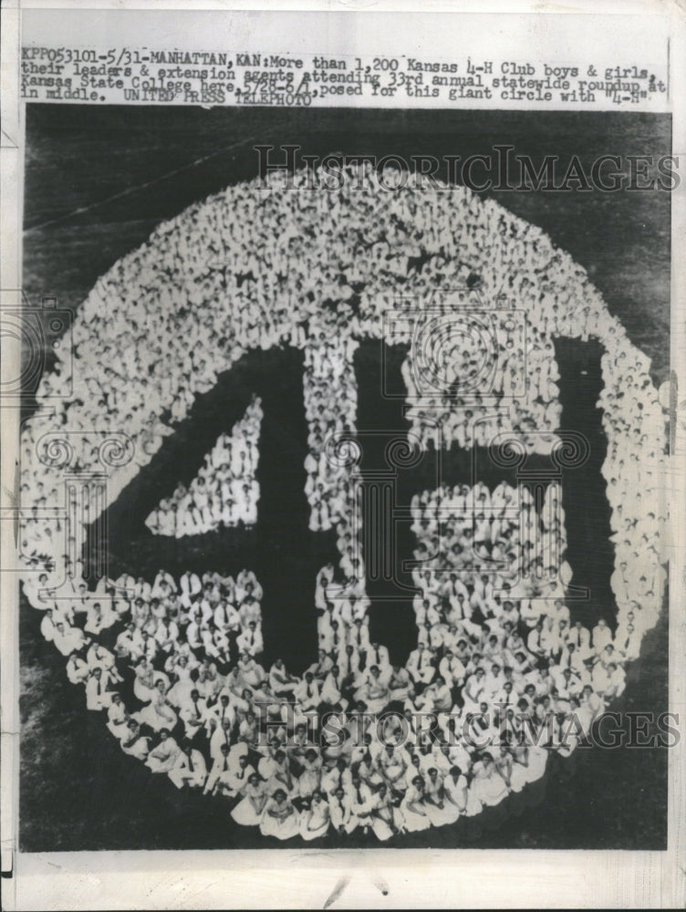 1957 1200 attend Kansas 33rd 4-H Roundup - Historic Images