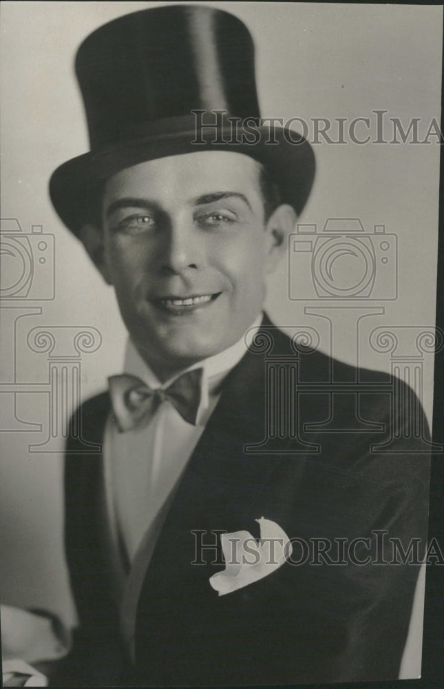 1928 Picture Man Wear Black Suit Hat Head - Historic Images