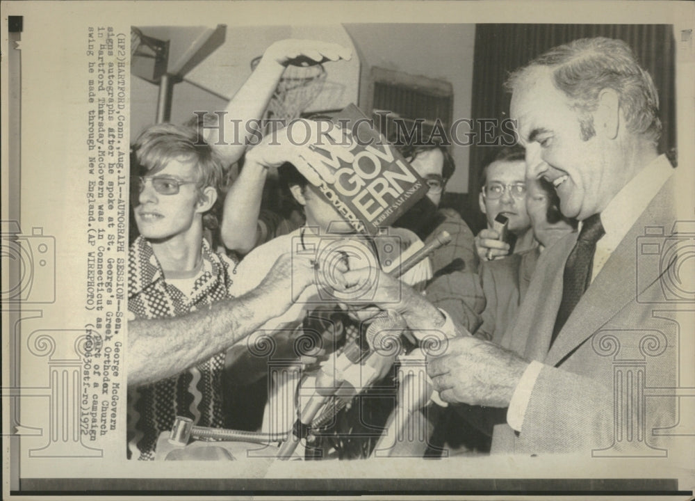 1972 Hartford Autograph Session George Sign - Historic Images