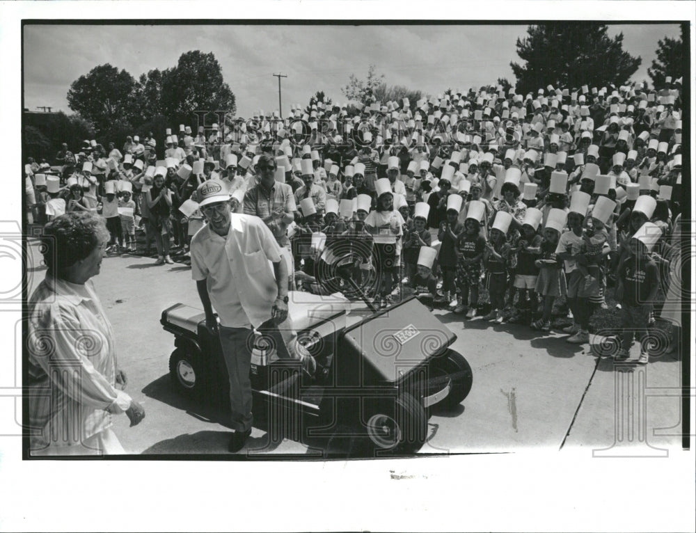 1991 McGinnis Harry Chef Retires - Historic Images