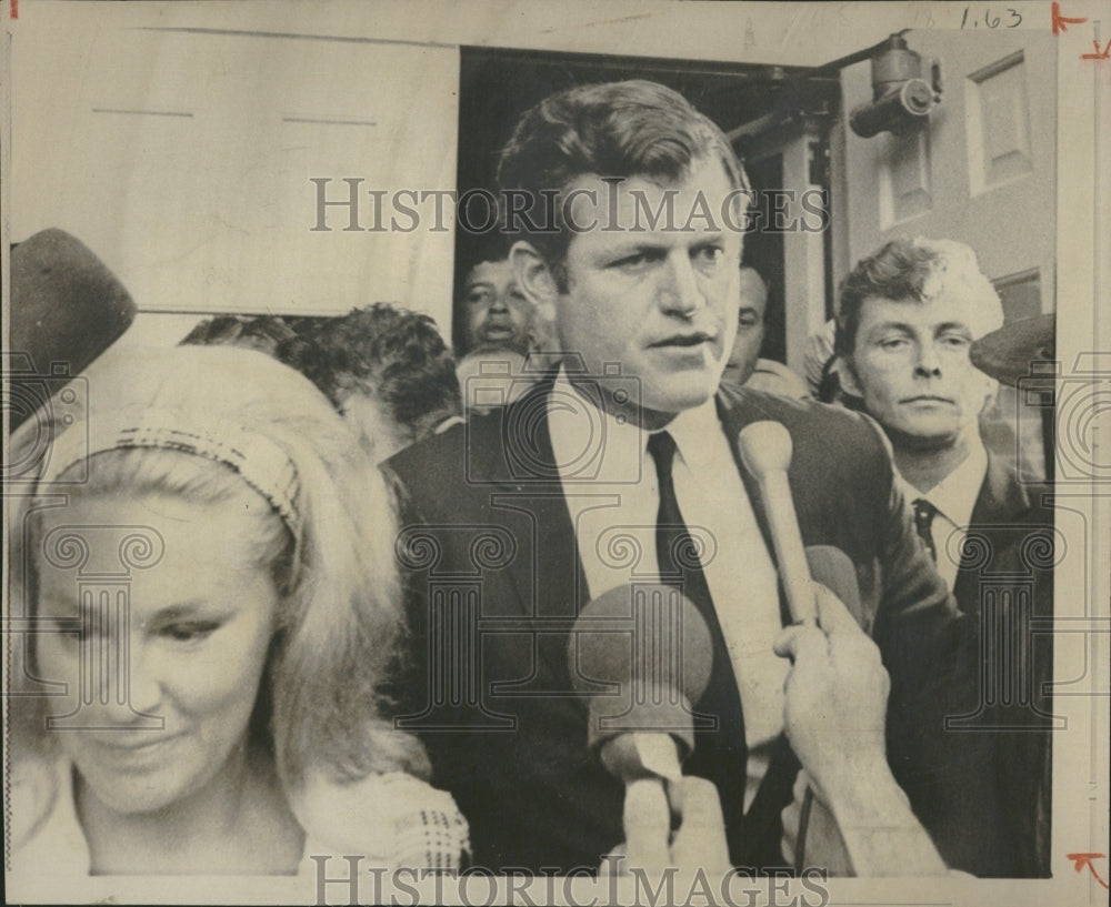 1969 Senator Edward M. Kennedy Wife Joan - Historic Images
