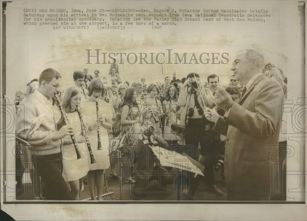 1968 Sen. Eugene McCarthy Des Moines Iowa - Historic Images