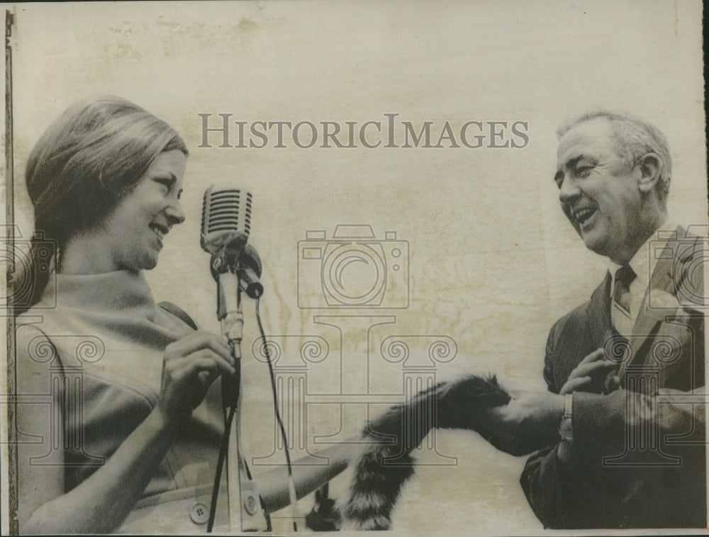 1968 Sen Eugene McCarthy And Diane Kefauver - Historic Images