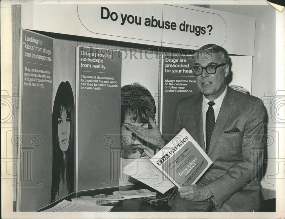 1967 Federal Bureau Drug Abuse Finlator - Historic Images