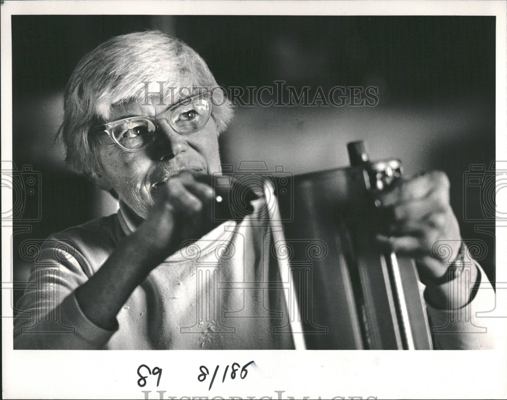 1986 Volunteer Jo Bushnell Braille Writers - Historic Images