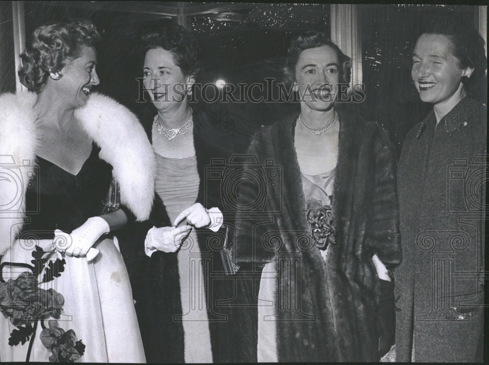 1958 Society Gala Opening Fashions - Historic Images