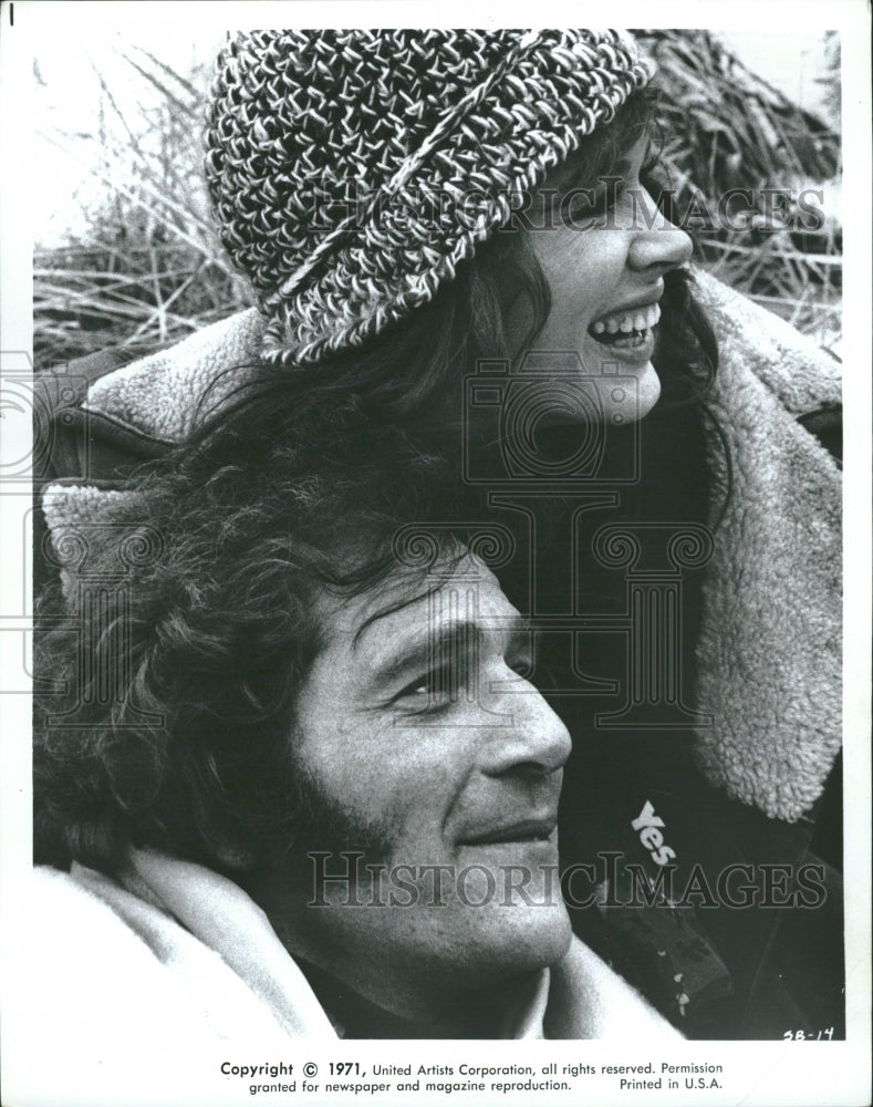 1971 Actors George Segal And Karen Black - Historic Images