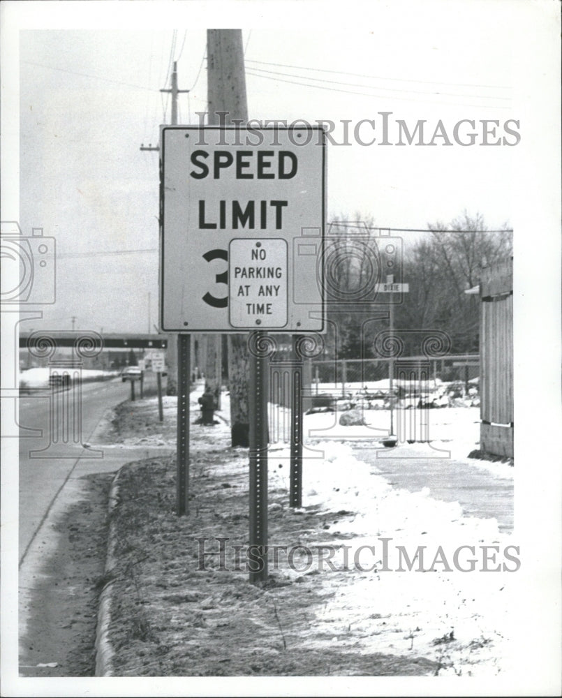 1977 Signs Detroit - Historic Images