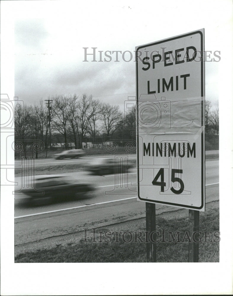 1987 speed limit sign - Historic Images