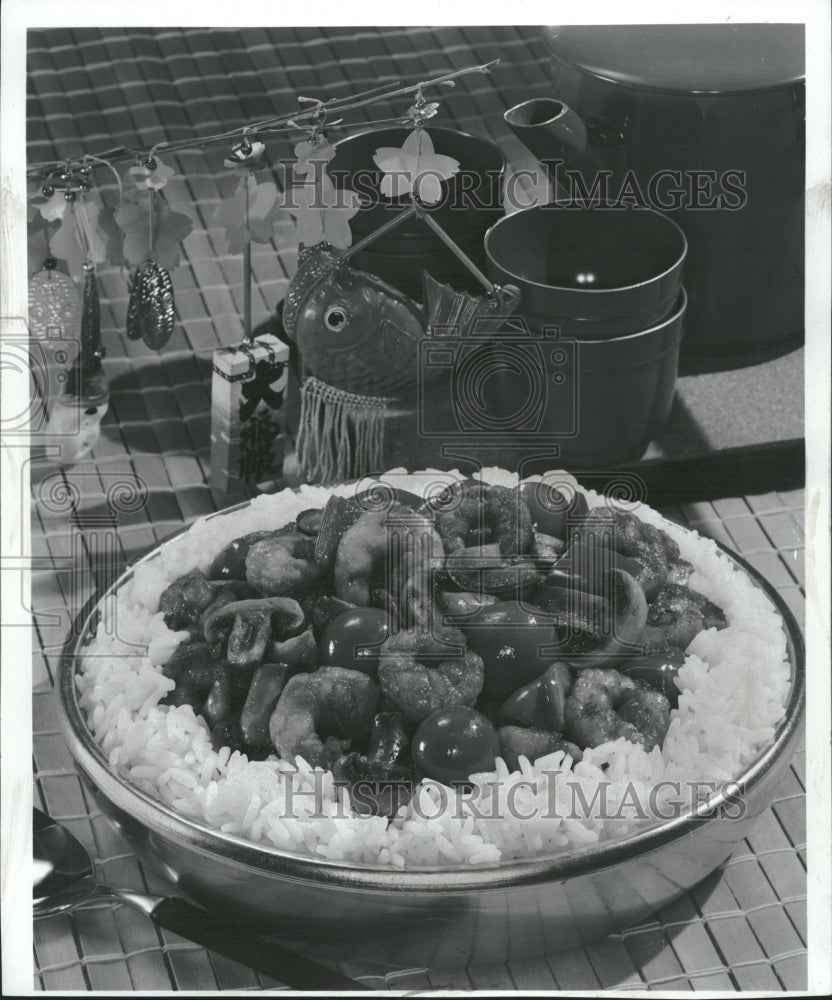 1967 Drain Dry Shrimp Canton Towels Cooked - Historic Images